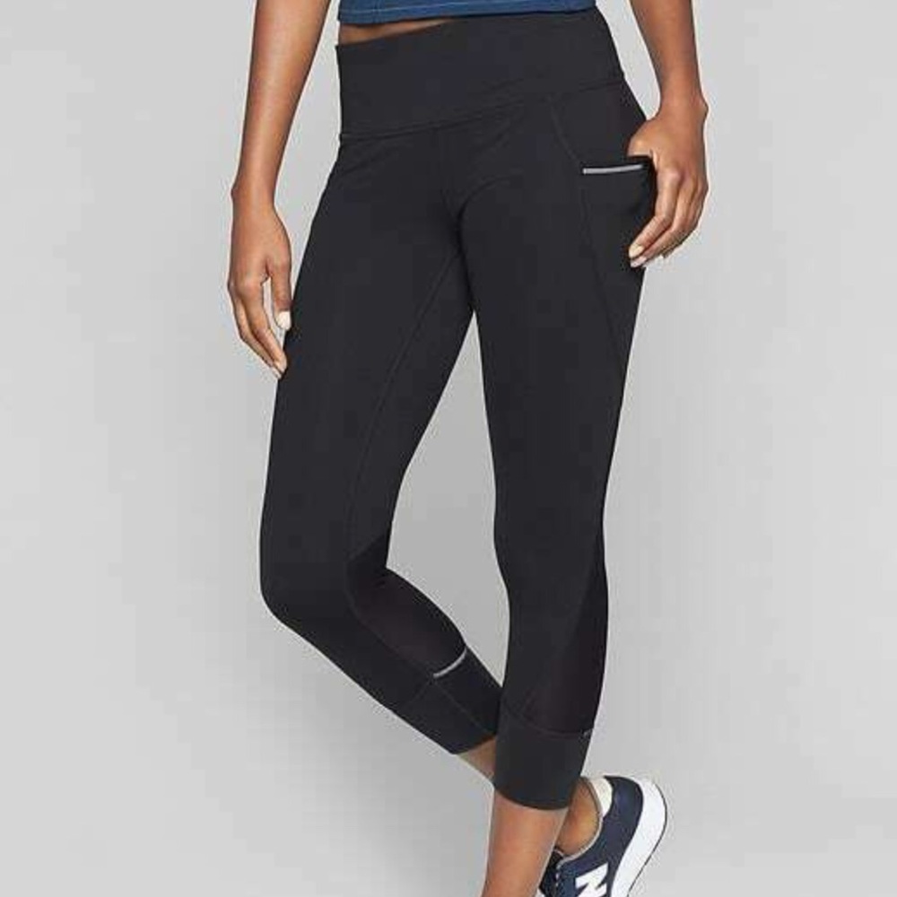 Athleta Relay Capri Reflective Leggings Black Med